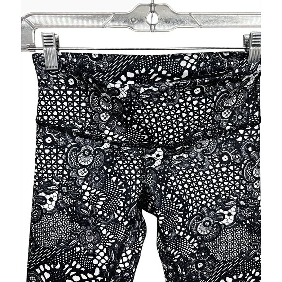 Lululemon Wunder Under Crop III Pretty Lace White Black Sz 4 Moisture Wicking - Picture 8 of 11